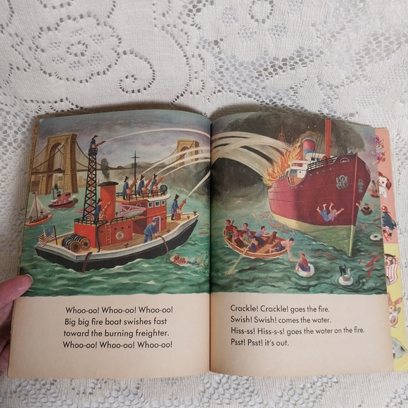 Vintage 1951 "Boats" Little Golden Book - Picture 4 of 6